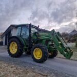 John Deere 5100R.
