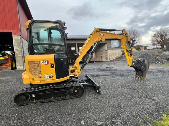 739313274_1537797531366671_2214918927358879860_n Miniescavatore Cat 302.7 - immagine 1